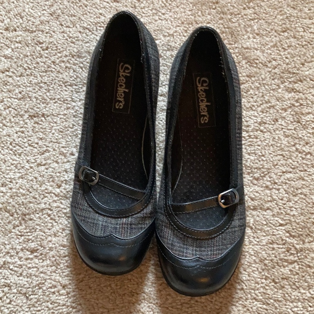 Skechers casual shoes